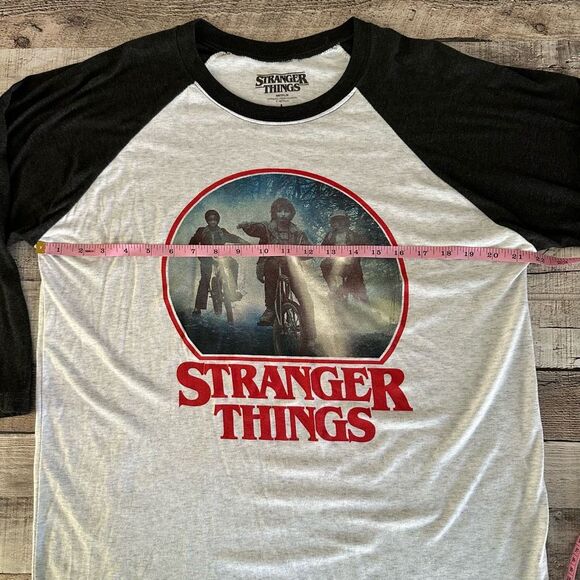 Netflix Stranger Things 3/4 Sleeve Graphic Tshirt | L - Picture 3 of 5